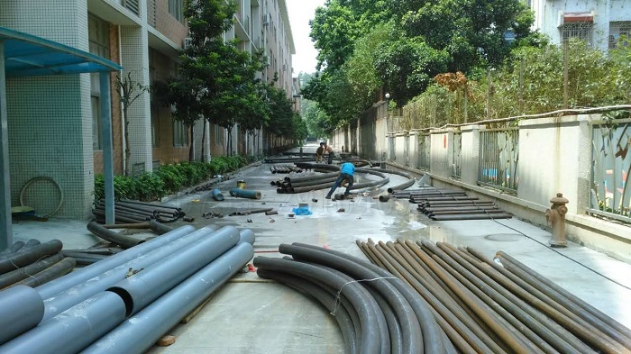 珠海五洲運(yùn)動(dòng)場膜結(jié)構(gòu)體育看臺(tái)雨棚施工.jpg