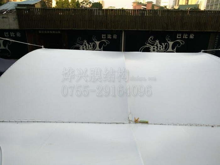 膜結(jié)構(gòu)出入口崗?fù)ふ陉?yáng)棚膜面.jpg